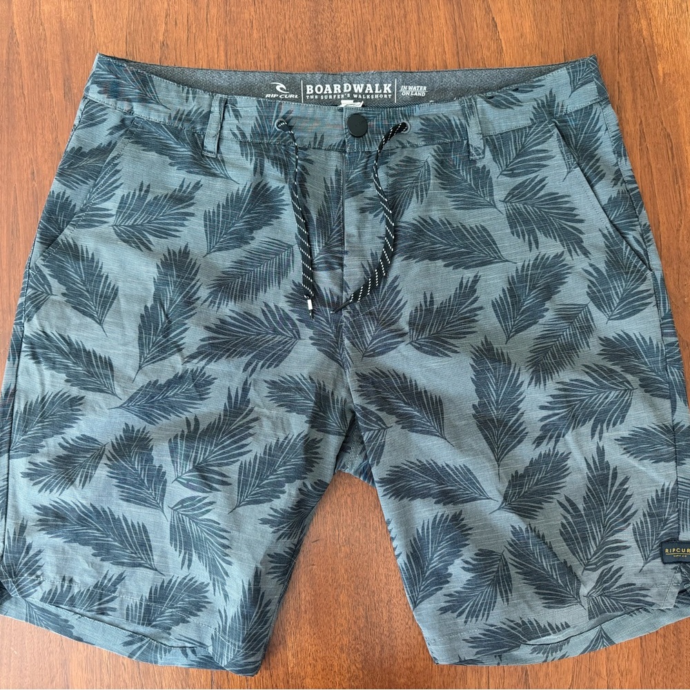 Rip Curl Gray and Green Palm Print Hybrid shorts. Great used condition size 36
